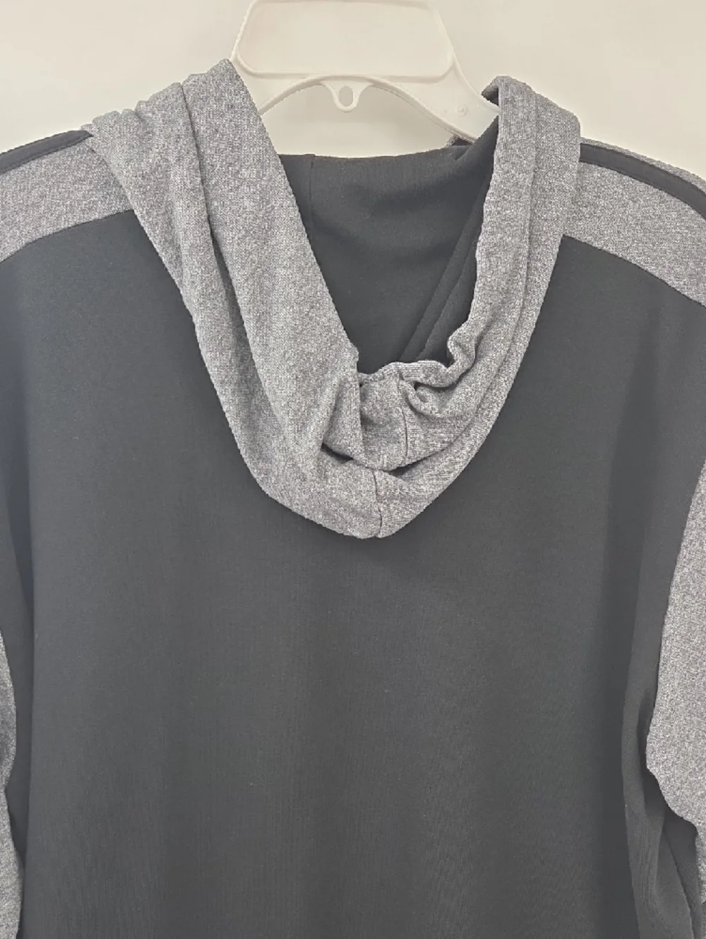 Adidas Men’s Black & Gray Pullover Hoodie with Stripes XL